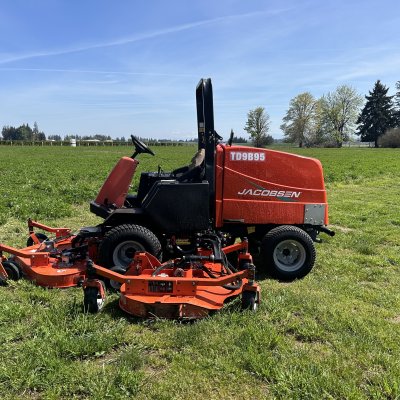  2012 Jacobsen R311T