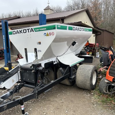 More information about "2013 Dakota turf tender 440 topdresser"