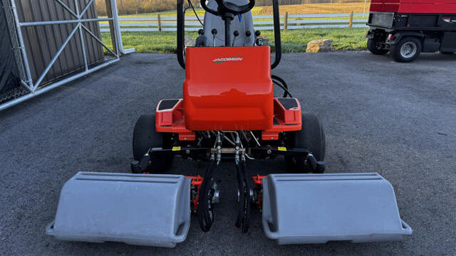 Jacobsen-Greensking-IV-Greens-Mower-3-640×480-1