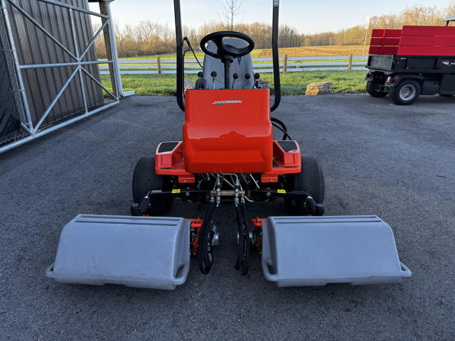 Jacobsen-Greensking-IV-Greens-Mower-3-640×480-1