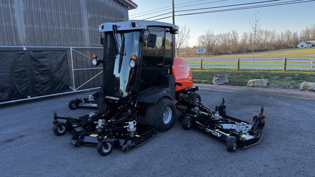 Jacobsen-HR800-16ft-Cab-Wide-Area-Mower-2-640×480-1