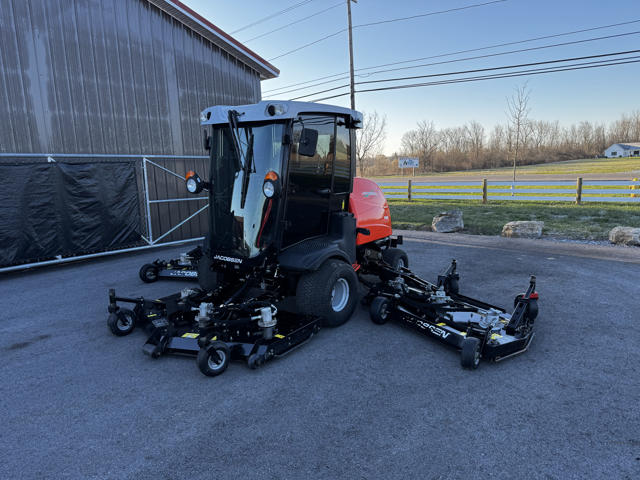 Jacobsen-HR800-16ft-Cab-Wide-Area-Mower-2-640×480-1