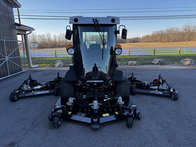 Jacobsen-HR800-16ft-Cab-Wide-Area-Mower-3-640×480-1