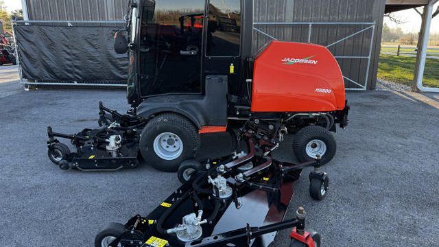 Jacobsen-HR800-16ft-Cab-Wide-Area-Mower-4-640×480-1