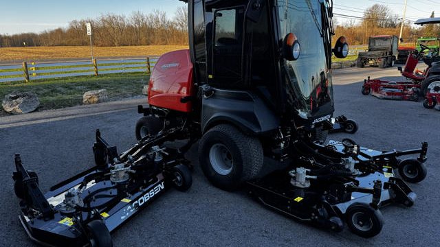 Jacobsen-HR800-16ft-Cab-Wide-Area-Mower-7-640×480-1