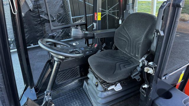 Jacobsen-HR800-16ft-Cab-Wide-Area-Mower-8-640×480-1