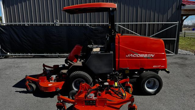 Jacobsen-R311T-AWD-Wide-Area-Mower-Diesel-4-640×480-1