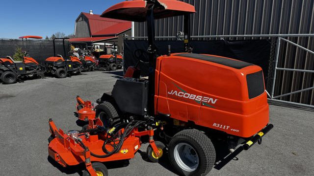 Jacobsen-R311T-AWD-Wide-Area-Mower-Diesel-5-640×480-1