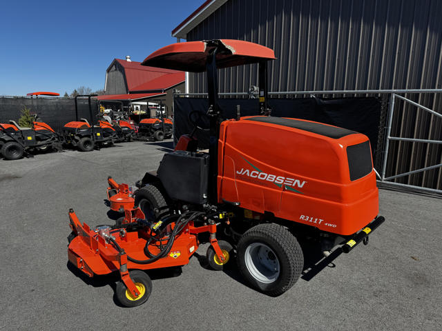 Jacobsen-R311T-AWD-Wide-Area-Mower-Diesel-5-640×480-1