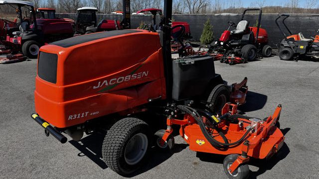 Jacobsen-R311T-AWD-Wide-Area-Mower-Diesel-6-640×480-1