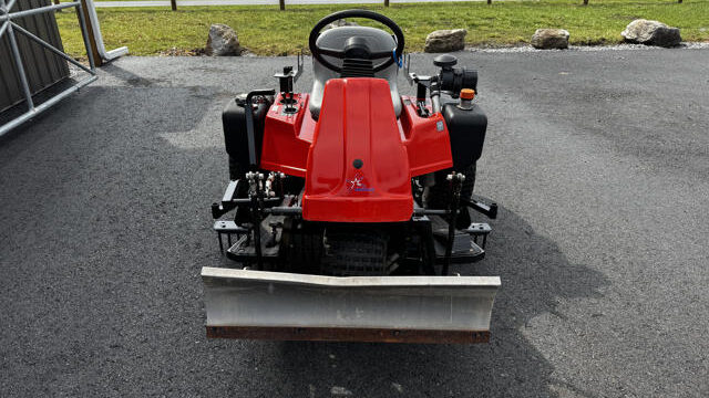 Smithco-Sand-Star-Diesel-3WD-Bunker-Rake-4-640×480-1