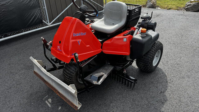 Smithco-Sand-Star-Diesel-3WD-Bunker-Rake-5-640×480-1