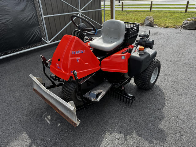 Smithco-Sand-Star-Diesel-3WD-Bunker-Rake-5-640×480-1