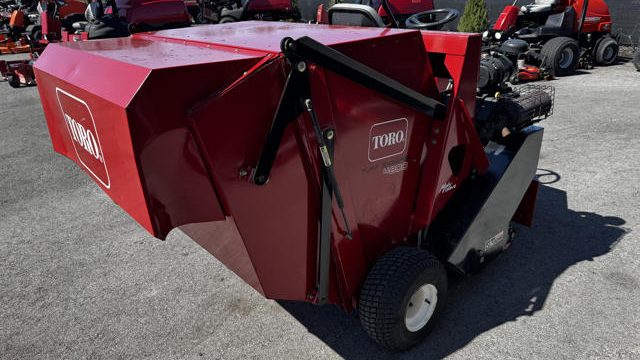 Toro-4800-Turf-Sweeper-2-640×480-1