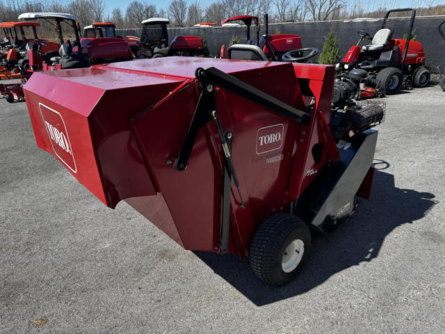 Toro-4800-Turf-Sweeper-2-640×480-1