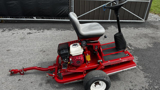 Toro-GreensPro-1240-Greens-Roller-3-640×480-1