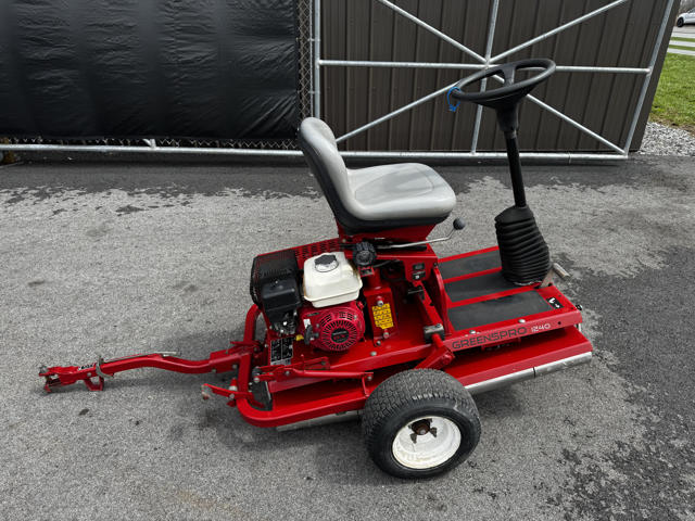 Toro-GreensPro-1240-Greens-Roller-3-640×480-1