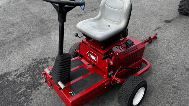 Toro-GreensPro-1240-Greens-Roller-4-640×480-1