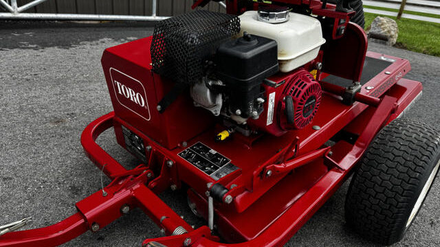 Toro-GreensPro-1240-Greens-Roller-5-640×480-1