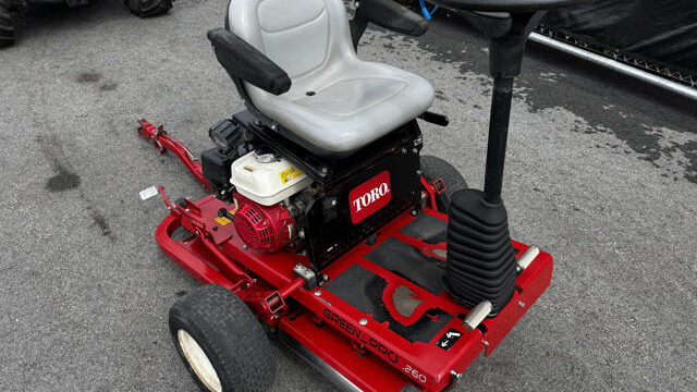 Toro-GreensPro-1260-Pull-Behind-Greens-Roller-7-640×480-1