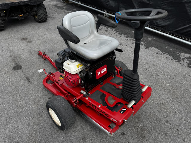 Toro-GreensPro-1260-Pull-Behind-Greens-Roller-7-640×480-1