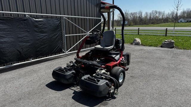 Toro-Greensmaster-Triflex-3300-Greens-Mower-2-640×480-1