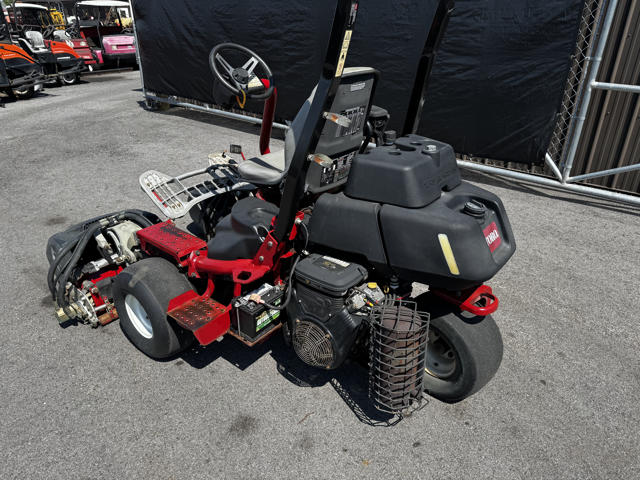 Toro-Greensmaster-Triflex-3300-Greens-Mower-5-640×480-1