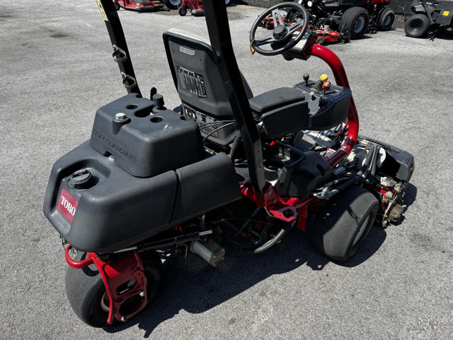 Toro-Greensmaster-Triflex-3300-Greens-Mower-6-640×480-1