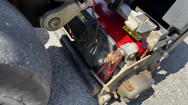 Toro-Greensmaster-Triflex-3300-Greens-Mower-7-640×480-1