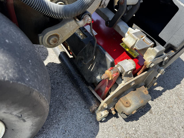 Toro-Greensmaster-Triflex-3300-Greens-Mower-7-640×480-1