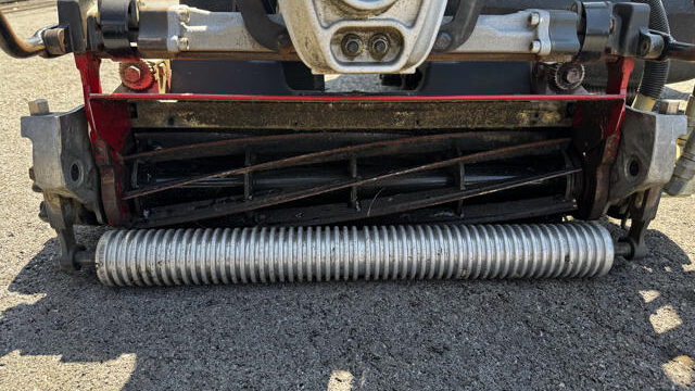 Toro-Greensmaster-Triflex-3300-Greens-Mower-8-640×480-1