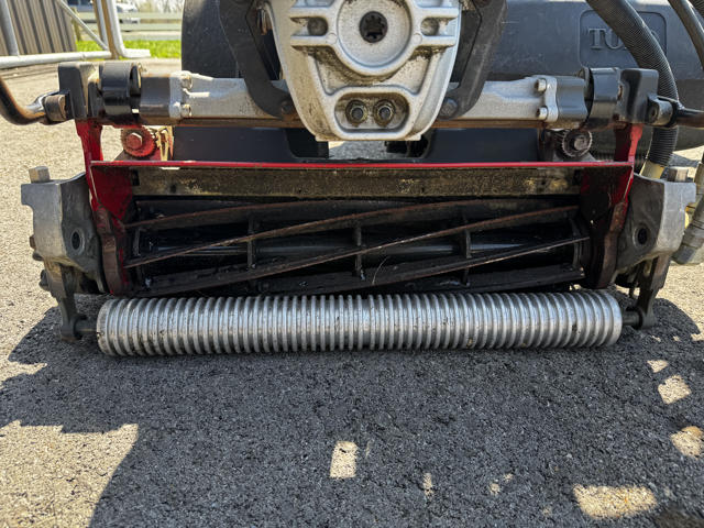 Toro-Greensmaster-Triflex-3300-Greens-Mower-8-640×480-1