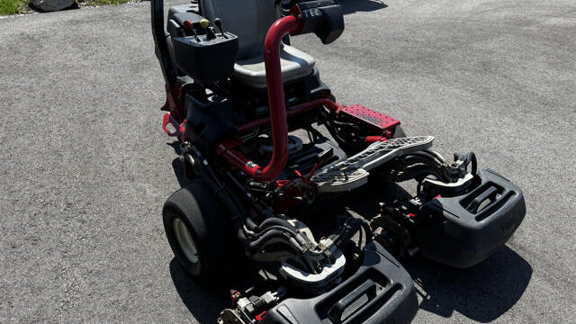 Toro-Greensmaster-Triflex-3300-Greens-Mower-9-640×480-1
