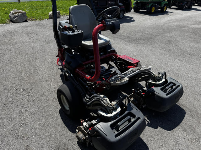 Toro-Greensmaster-Triflex-3300-Greens-Mower-9-640×480-1