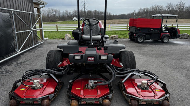 Toro-Groundsmaster-4500-Diesel-4WD-Contouring-Rotary-Mower-3-640×480-1