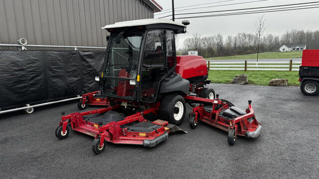 Toro-Groundsmaster-5910-Diesel-4WD-Wide-Area-Mower-3-640×480-1