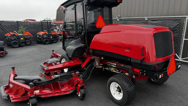 Toro-Groundsmaster-5910-Diesel-4WD-Wide-Area-Mower-7-640×480-1