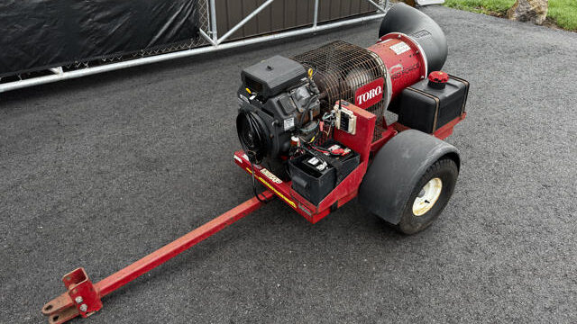 Toro-Pro-Force-Pull-Behind-Blower-2-640×480-1