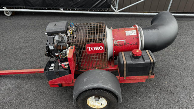 Toro-Pro-Force-Pull-Behind-Blower-3-640×480-1