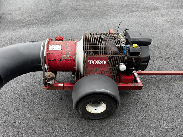 Toro-Pro-Force-Pull-Behind-Blower-4-640×480-1
