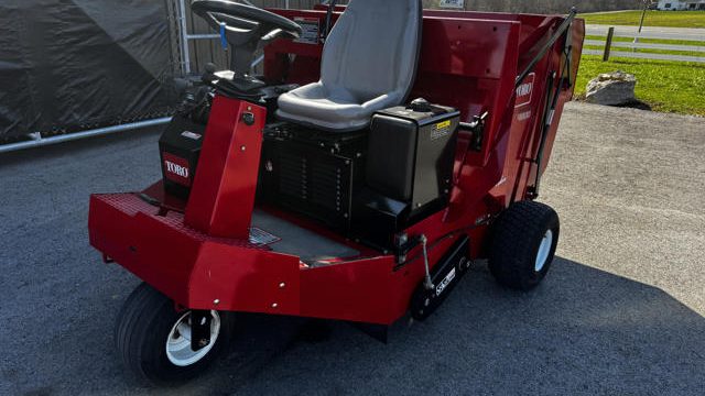 Toro-Turf-Sweeper-4800-4-640×480-1