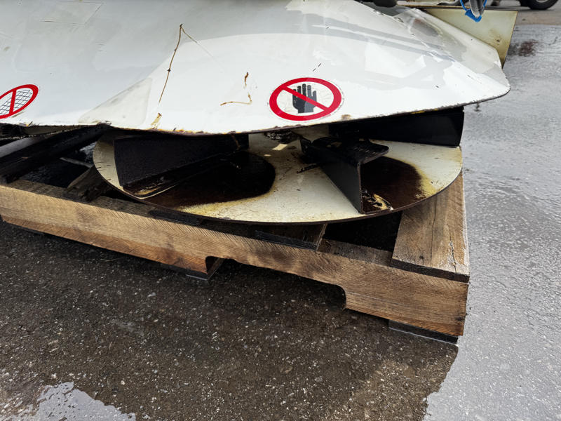Dakota-410-Turf-Tender-Utility-Vehicle-Mounted-Top-Dresser-2-800×600-1