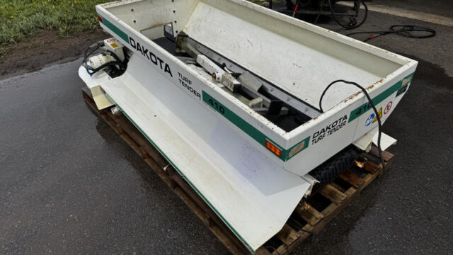 Dakota-410-Turf-Tender-Utility-Vehicle-Mounted-Top-Dresser-4-800×600-1