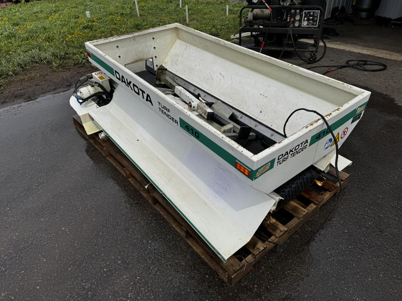 Dakota-410-Turf-Tender-Utility-Vehicle-Mounted-Top-Dresser-4-800×600-1