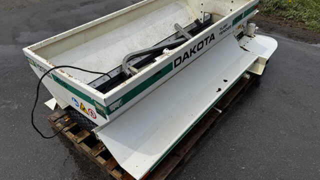 Dakota-410-Turf-Tender-Utility-Vehicle-Mounted-Top-Dresser-5-800×600-1