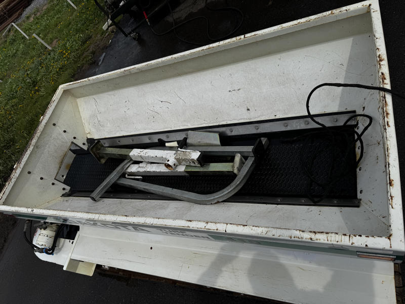 Dakota-410-Turf-Tender-Utility-Vehicle-Mounted-Top-Dresser-7-800×600-1