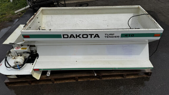 Dakota-410-Turf-Tender-Utility-Vehicle-Mounted-Top-Dresser-8-800×600-1