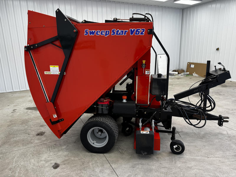 Smithco-SweepStar-V62-Pull-Behind-Sweeper-Vac-2-800×600-1-1