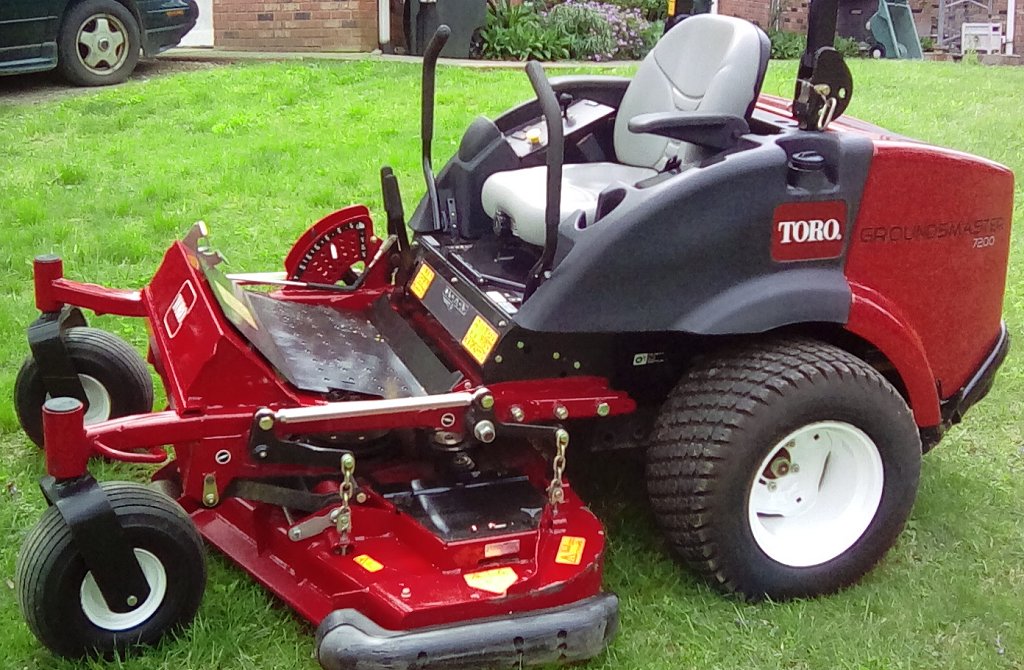 Toro-7200-lt-side