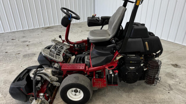 Toro-Greensmaster-TriFlex-3320-Hybrid-Electric-Greensmower-4-800×600-1